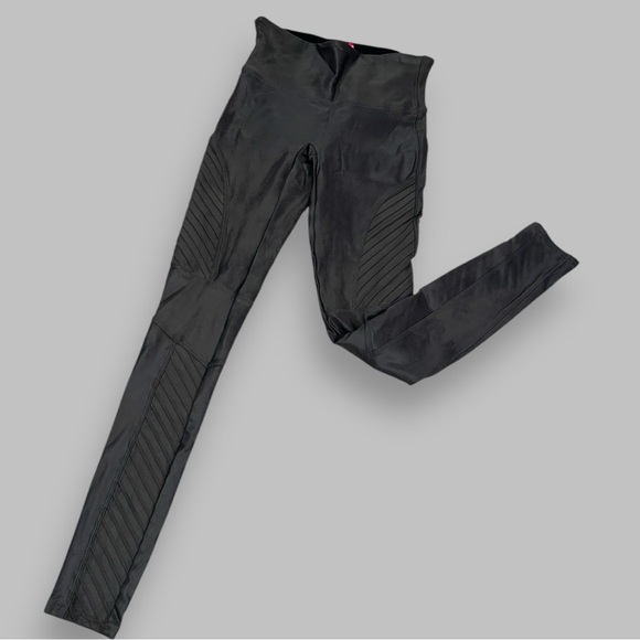 🎉HP🎉 Excellent Used Condition SPANX Moto Legging in Gunmetal Grey. Size Small. - Picture 13 of 13